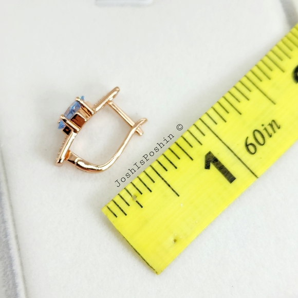 2.00CT Princess shape blue topaz latch back earrings in sterling silver - Picture 12 of 13